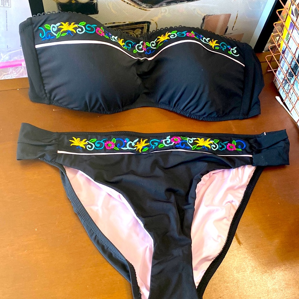 Nanette Lepore 2 piece Swimsuit. NL9AP91
